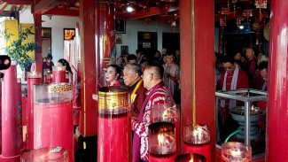 Pai Cia Bersama di Vihara Gunung Kalong, 350 Umat Tri Dharma Berkumpul Sambut Tahun Kuda Api