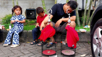 Pemudik Bawa Burung Kesayangan Perjalanan Pulang Kampung