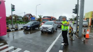 Terjebak Antrian Panjang Tol Semarang Solo,  Pemudik Pilih Keluar Jalur Alteri Salatiga