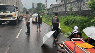 Pelajar Terluka Parah Usai Senggol Truk Di JLS Salatiga