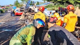 Truk Hantam 4 Kendaraan di Jalur Kertek Wonosobo, 2 Orang Tewas