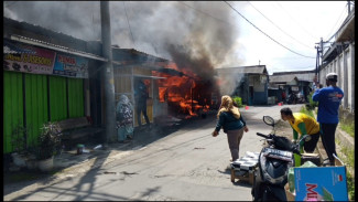 Warga Panik, 5 Warung Makan Ludes Terbakar Di Bergas