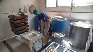 Harga Kedelai Dan Plastik Melejit, UMKM Tahu Salatiga Naikkan Harga