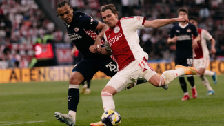 Maarten Paes Kebobolan Dua Gol, Ajax Imbangi Pimpinan Klasemen PSV Eindhoven