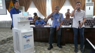 Udinus Hibahkan Inovasi Toyaku, Memproses Udara Bebas Menjadi Air Minum
