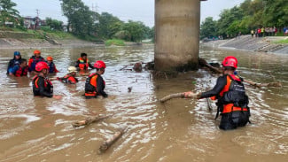 Satu Orang Hanyut Diterjang Aris Deras Sungai Kaligarang Semarang