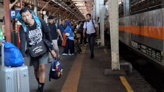 Ribuan Penumpang Padati Stasiun Kereta Api di Daop 4 Semarang Jelang Idul Adha