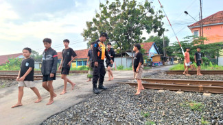 Awas! Libur Sekolah Jangan Nongkrong di Rel Kereta Api, Apalagi Vandalisme