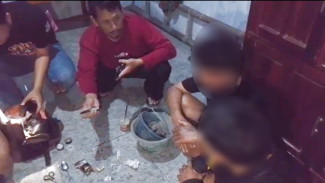 Detik-detik Penggerebekan Rumah Produksi Ganja Sinte Cair di Pemalang, Polisi Amankan Dua Orang