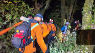 Jenazah Pendaki Jatuh di Gunung Slamet Bisa Diturunkan oleh Tim SAR