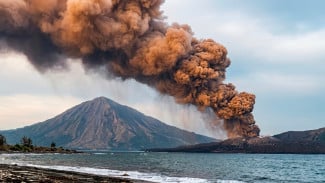 Lima Wartawan yang Hilang di Perairan Gunung Anak Krakatau Belum Ditemukan