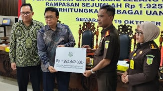 Kejaksaan Negeri Kota Semarang Setorkan Hasil Lelang Eksekusi Barang Rampasan Negara