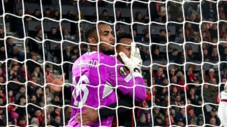 Aksi Konyol Kiper Prancis Bikin AC Milan Jadi Ampas di Kandang Bournemouth