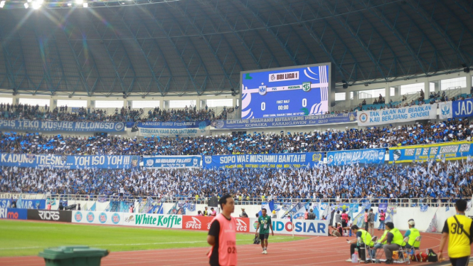 Suasana pertandingan PSISdi Stadion Jatidiri Semarang.