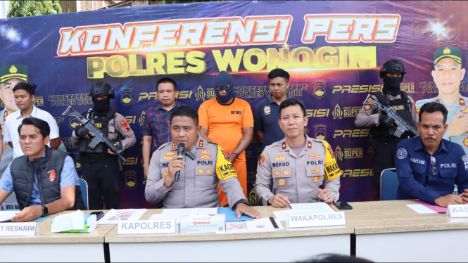 Pelaku saat dihadirkan di konpers Polres Wonogiri.