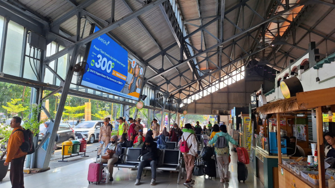 Suasana di Stasiun Semarang Tawang.