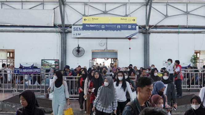 Suasana di Stasiun Semarang Tawang.