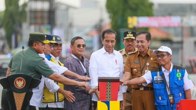 Presiden Joko Widodo meresmikan 6 jembatan di Jateng.