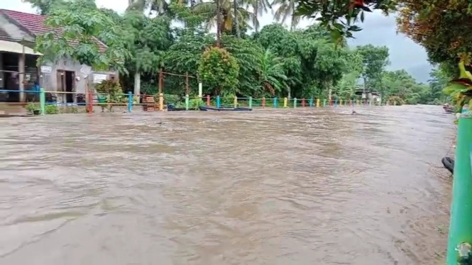 Hujan Deras Sebabkan Sungai Di Desa Bejalen Meluap