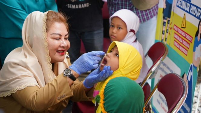 Vaksinasi polio di Kota Semarang.