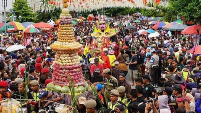 Suasana Grebeg Sudiro Pasar Gede Solo.