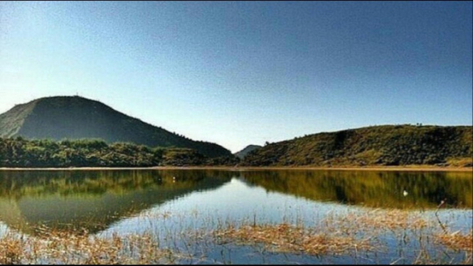 Pemandangan indah di Telaga Dringo Dieng.