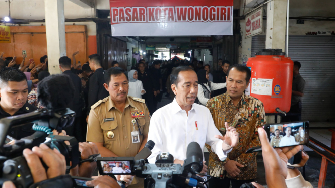 Presiden Jokowi di Pasar Wonogiri.