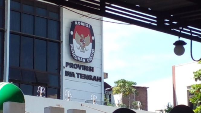 Tim AMIN lapor DPT bermasalah ke KPU Jateng.