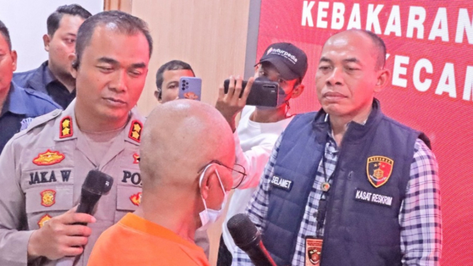 Kakek pelaku pencabulan anak tiri di Blora saat ditanya polisi.