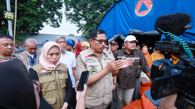 Pj Gubernur Jateng tinjau posko Banjir di Demak.