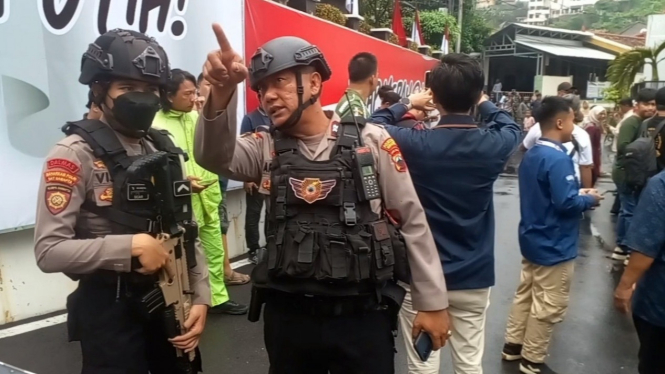 Polisi jaga TPS pada Pemilu 2024 di Jateng.