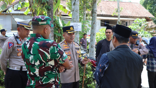 TNI dan Polri jaga pelaksanaan PSU di Magelang.
