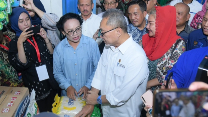 Menteri Perdagangan Zulhas sidak beras di Pasar Bulu Semarang.