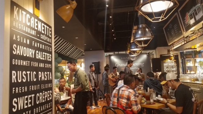 Suasana di Restaurant Kitchenette Semarang.