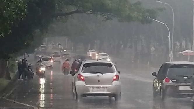 Cuaca hujan di Semarang Jawa Tengah.