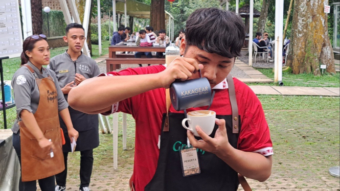 Kompetisi Coffee Latte Art Di Bumi Kayom Salatiga