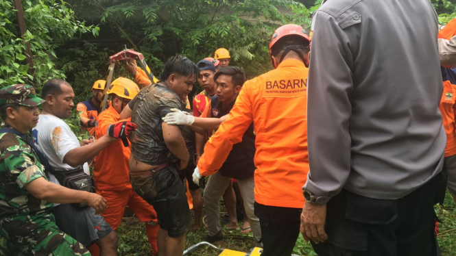 Hendrik bisa dievakuasi dari dalam sumur.