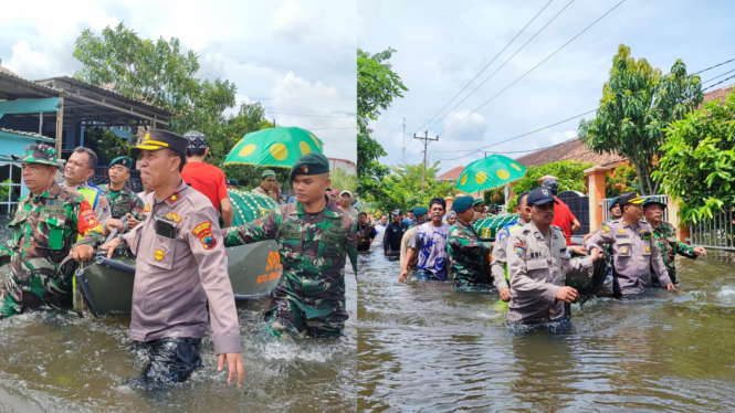 Petugas TNI Polri tembus banjir makamkan warga di Trimulyo Semarang.