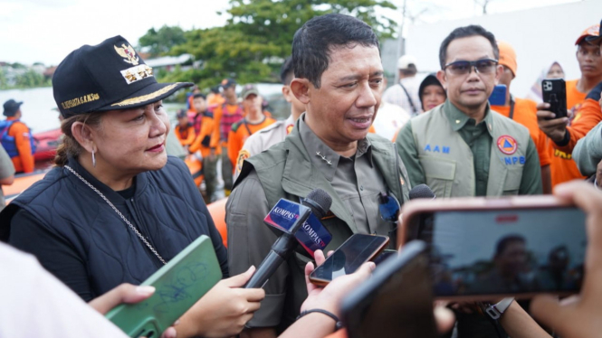 Kepala BNPB dan Walikota Semarang saat cek banjir di Trimulyo.
