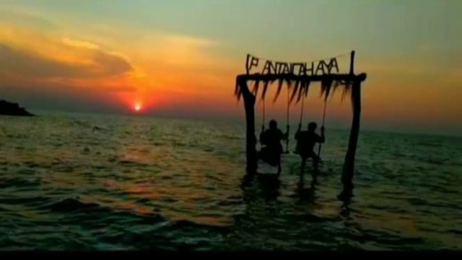 Wisata Pantai Cahaya Kendal.