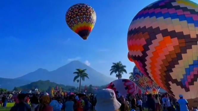 Festival Balon Udara Lebaran di Wonosobo.