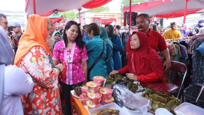 Pasar murah di Kota Semarang.