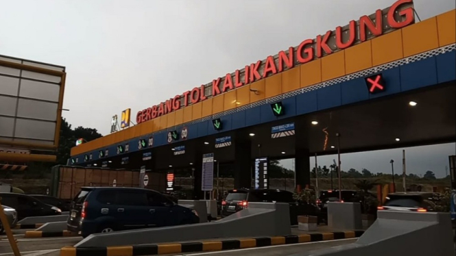 GT Kalikangkung Semarang ramai pad H-7 Lebaran.