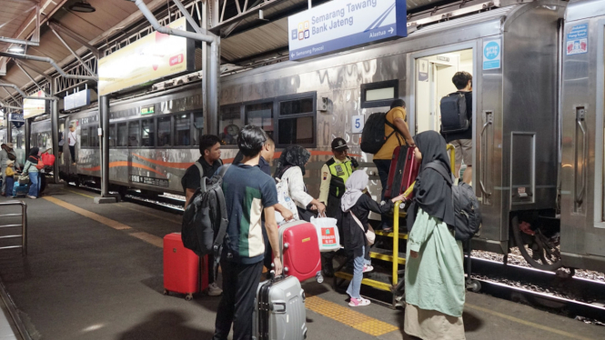 Suasana arus balik di Stasiun Semarang Tawang.