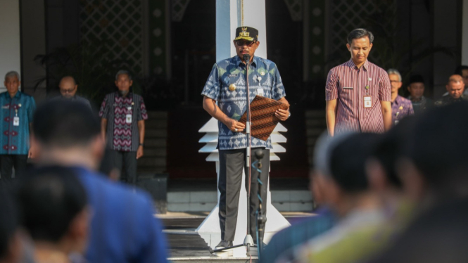 Pj Gubernur Jateng Nana Sudjana pimpin apel ASN pascalebaran.