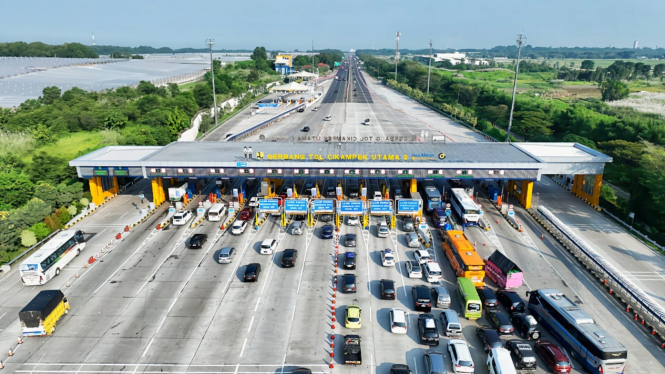 Gerbang Tol Cikampek Utama.