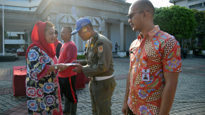 Walikota Semarang apresiasi petugas lapangan yang tak libur Lebaran.