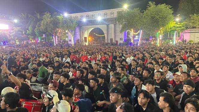 Nobar Timnas Indonesia di Balai Kota Semarang.