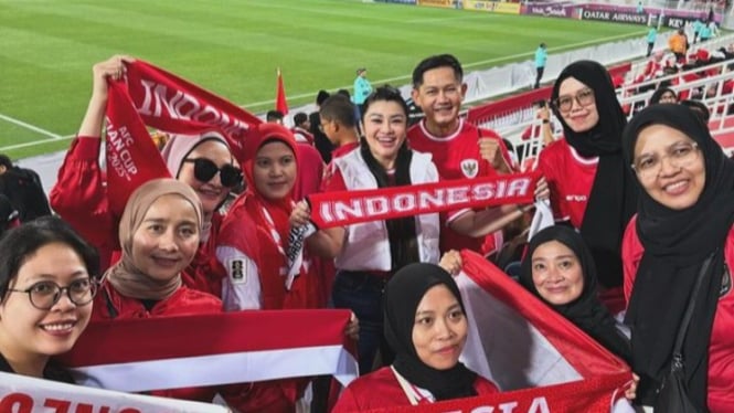 Suporter Indonesia di Stadion Abdullah bin Khalifa Doha Qatar.