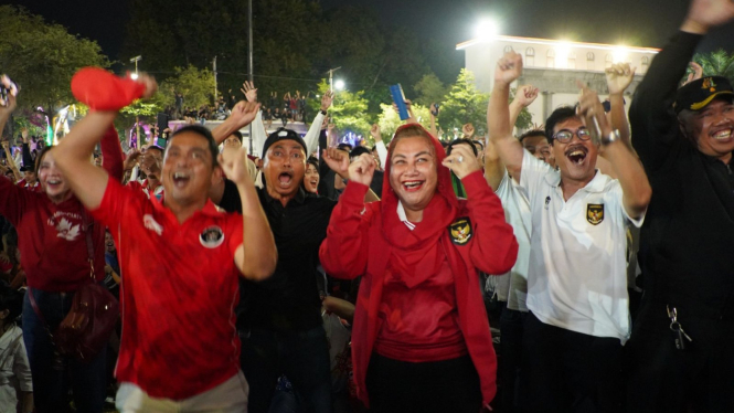 Wali Kota Semarang saat nobar dukung Timnas U-23.